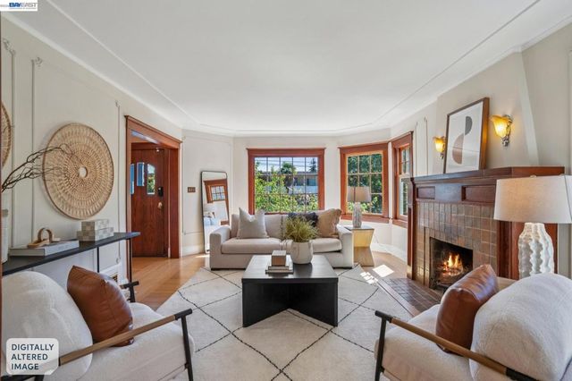 285 Adams St, Oakland, CA 94610