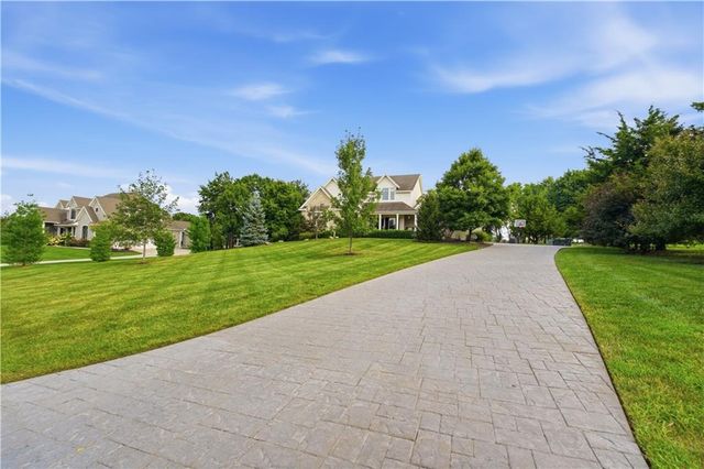 3835 W 180th Terrace, Stilwell, KS 66085