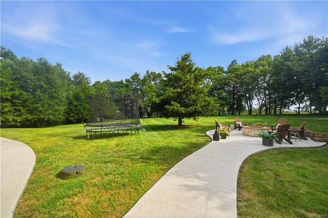 3835 W 180th Terrace, Stilwell, KS 66085