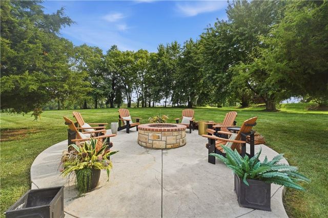 3835 W 180th Terrace, Stilwell, KS 66085