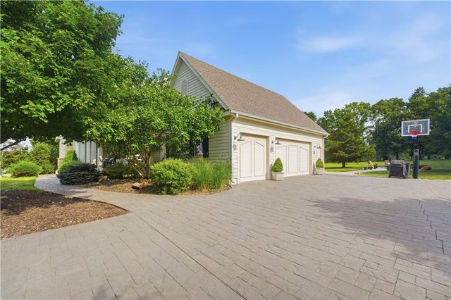 3835 W 180th Terrace, Stilwell, KS 66085