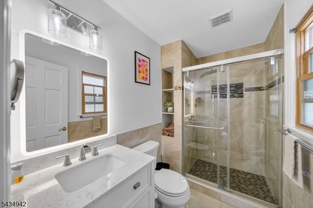 36 Aylin St, Metuchen Boro, NJ 08840
