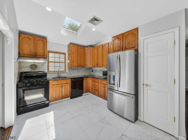 36 Aylin St, Metuchen Boro, NJ 08840