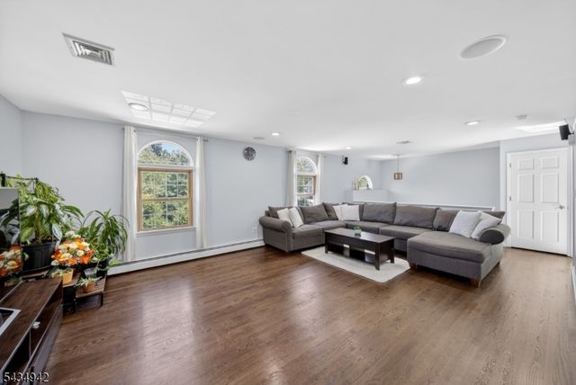 36 Aylin St, Metuchen Boro, NJ 08840