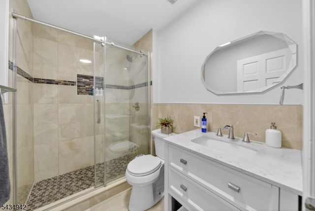 36 Aylin St, Metuchen Boro, NJ 08840
