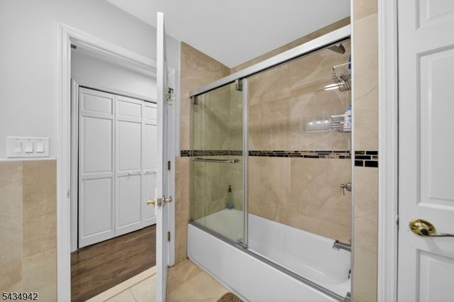 36 Aylin St, Metuchen Boro, NJ 08840