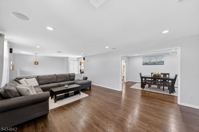 36 Aylin St, Metuchen Boro, NJ 08840