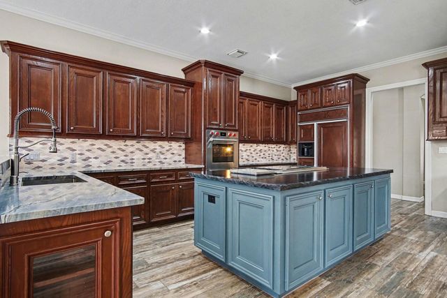 15569 Crown Oaks Drive, Montgomery, TX 77316