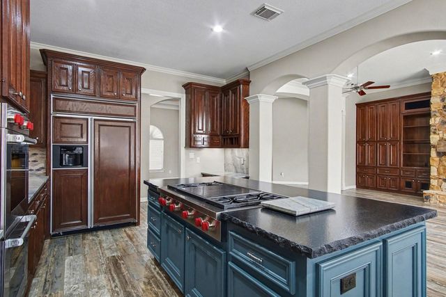 15569 Crown Oaks Drive, Montgomery, TX 77316