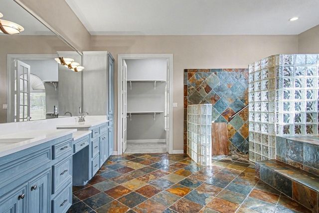 15569 Crown Oaks Drive, Montgomery, TX 77316