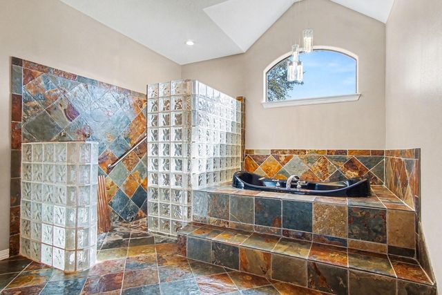 15569 Crown Oaks Drive, Montgomery, TX 77316