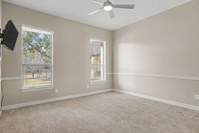 15569 Crown Oaks Drive, Montgomery, TX 77316