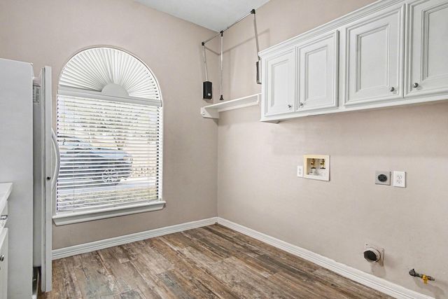 15569 Crown Oaks Drive, Montgomery, TX 77316