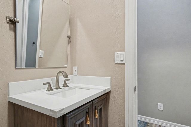 15569 Crown Oaks Drive, Montgomery, TX 77316