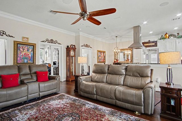 15569 Crown Oaks Drive, Montgomery, TX 77316