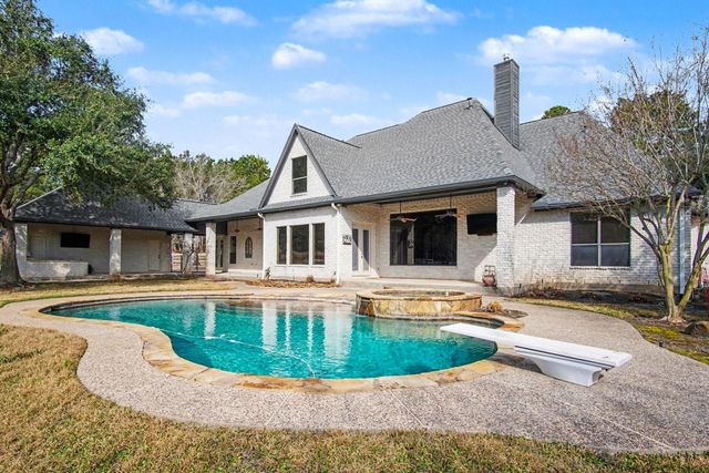 15569 Crown Oaks Drive, Montgomery, TX 77316