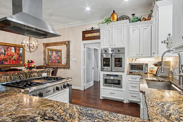 15569 Crown Oaks Drive, Montgomery, TX 77316