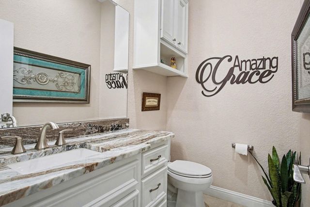 15569 Crown Oaks Drive, Montgomery, TX 77316