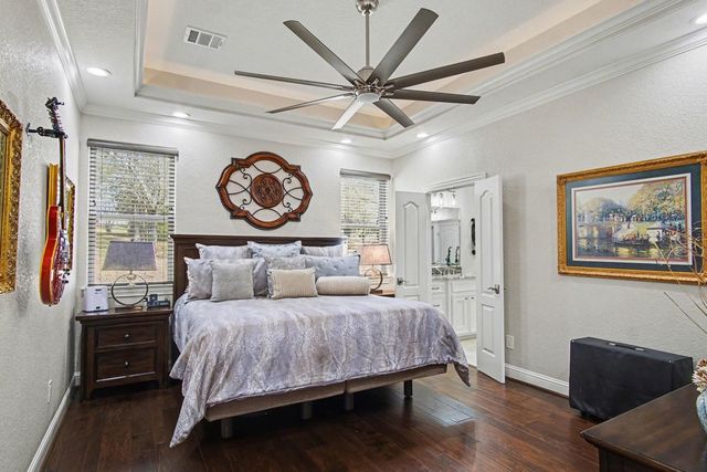 15569 Crown Oaks Drive, Montgomery, TX 77316