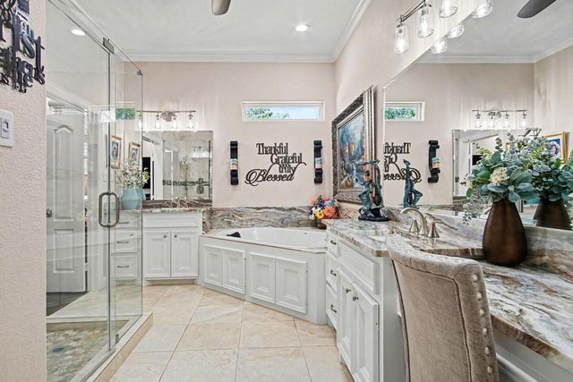 15569 Crown Oaks Drive, Montgomery, TX 77316