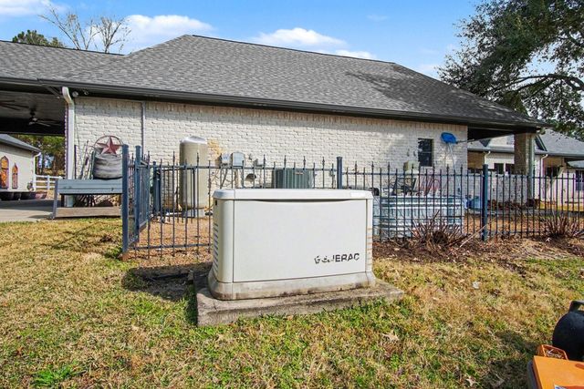 15569 Crown Oaks Drive, Montgomery, TX 77316