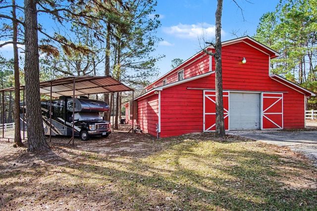 15569 Crown Oaks Drive, Montgomery, TX 77316