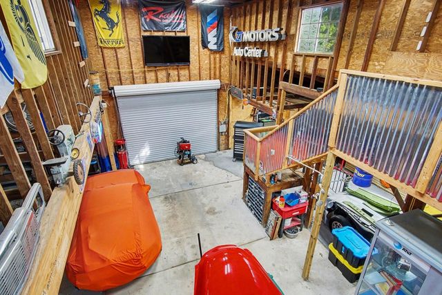 15569 Crown Oaks Drive, Montgomery, TX 77316