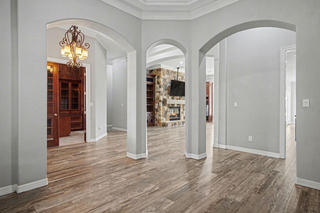 15569 Crown Oaks Drive, Montgomery, TX 77316