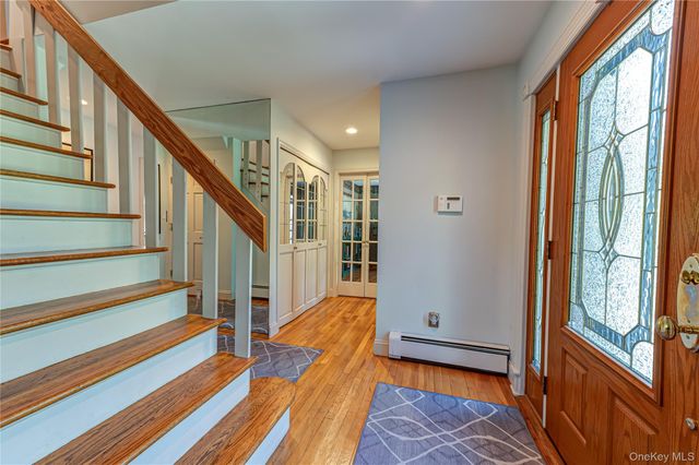 38 Shinnecock Lane, East Islip, NY 11730