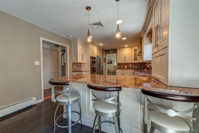 38 Shinnecock Lane, East Islip, NY 11730