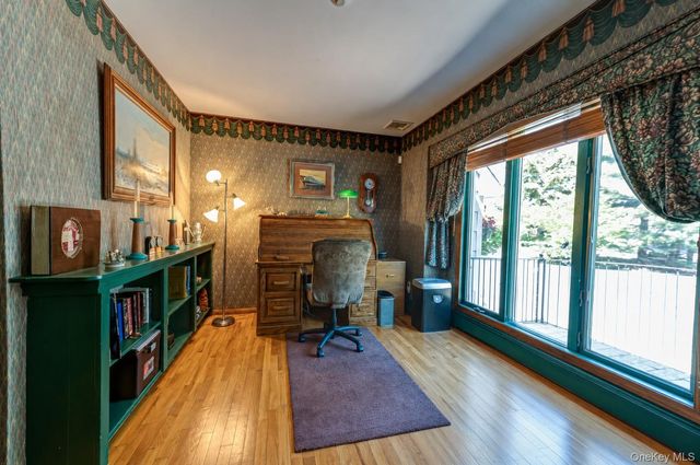 38 Shinnecock Lane, East Islip, NY 11730