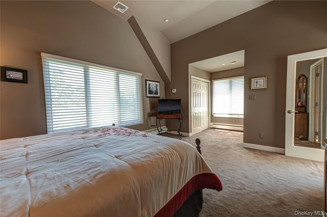 38 Shinnecock Lane, East Islip, NY 11730