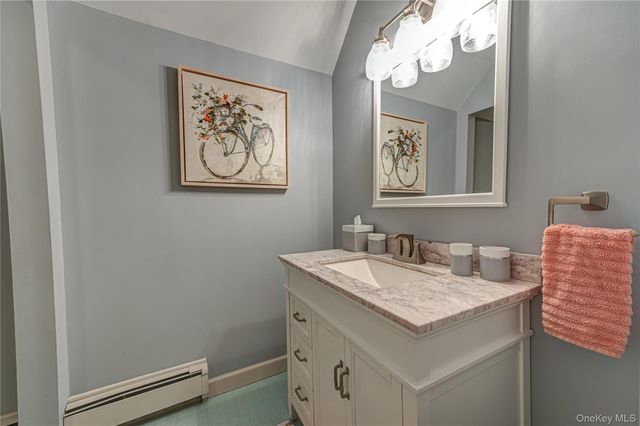 38 Shinnecock Lane, East Islip, NY 11730