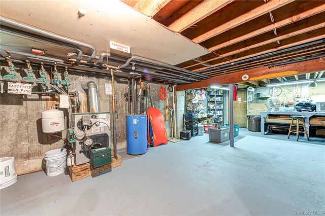 38 Shinnecock Lane, East Islip, NY 11730