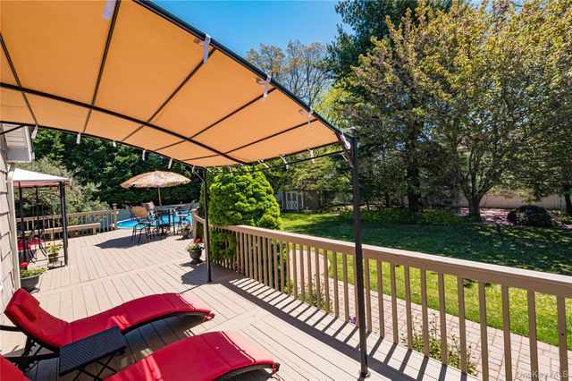 38 Shinnecock Lane, East Islip, NY 11730