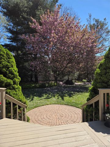 38 Shinnecock Lane, East Islip, NY 11730