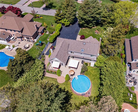 38 Shinnecock Lane, East Islip, NY 11730