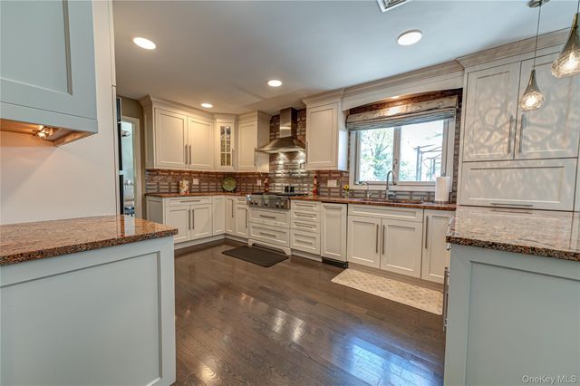 38 Shinnecock Lane, East Islip, NY 11730