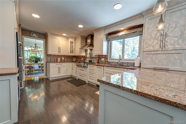 38 Shinnecock Lane, East Islip, NY 11730