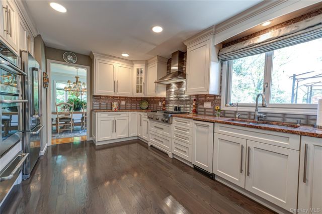 38 Shinnecock Lane, East Islip, NY 11730