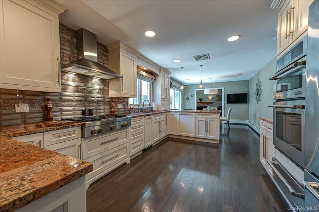 38 Shinnecock Lane, East Islip, NY 11730
