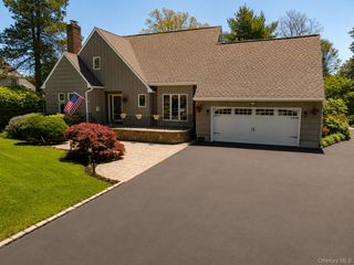 38 Shinnecock Lane, East Islip, NY 11730