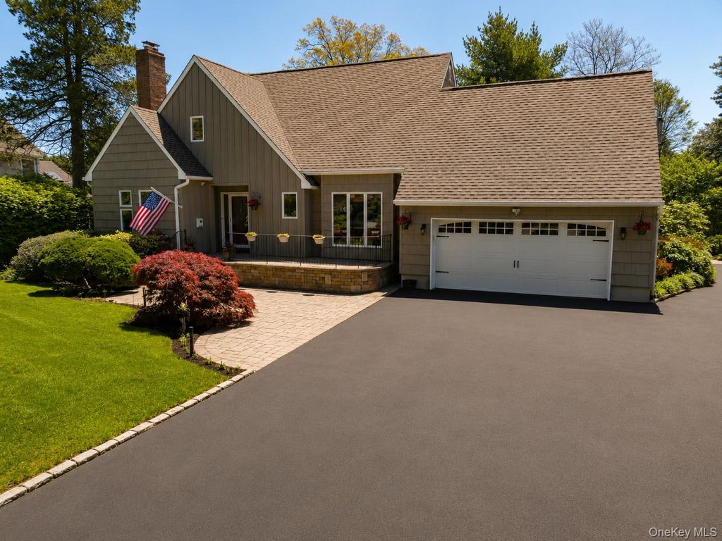 38 Shinnecock Lane, East Islip, NY 11730