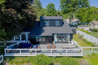 52464 Twin Lakeview Drive, Wayne Twp, MI 49047