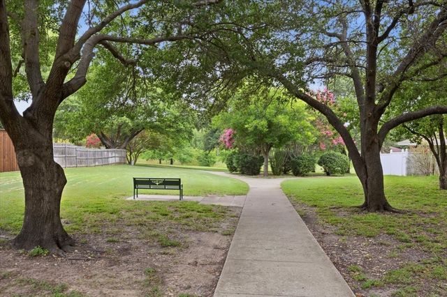 4537 Foxfire Way, Fort Worth, TX 76133