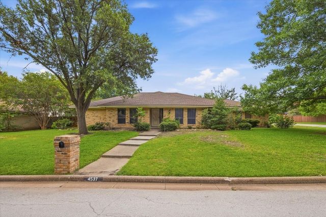 4537 Foxfire Way, Fort Worth, TX 76133