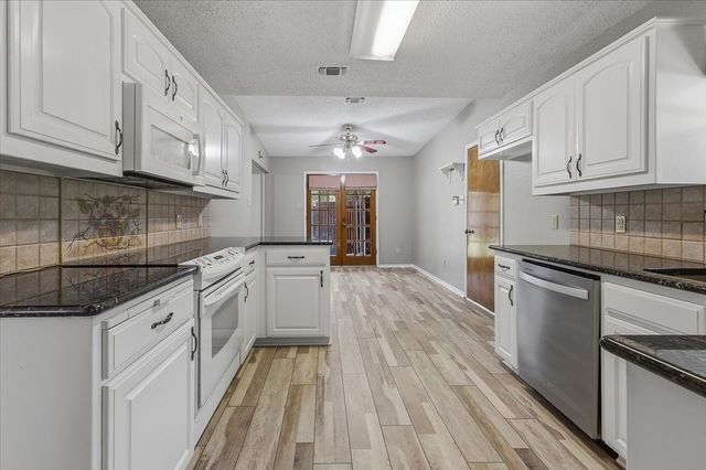 4537 Foxfire Way, Fort Worth, TX 76133
