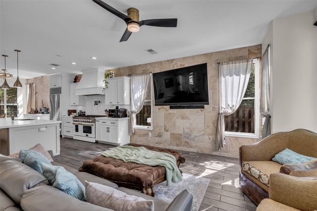 55 S Bethany Bend Circle, The Woodlands, TX 77382