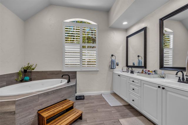 55 S Bethany Bend Circle, The Woodlands, TX 77382