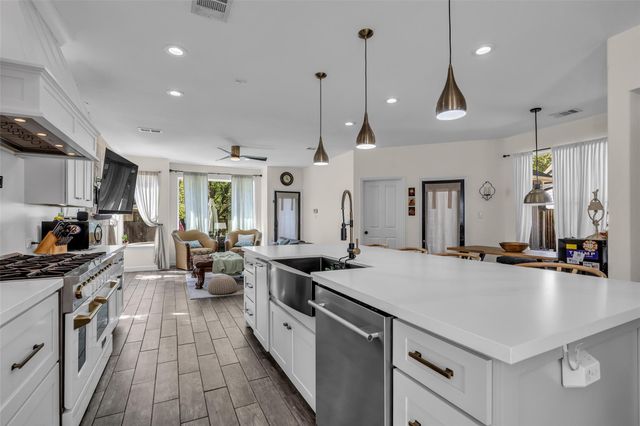 55 S Bethany Bend Circle, The Woodlands, TX 77382